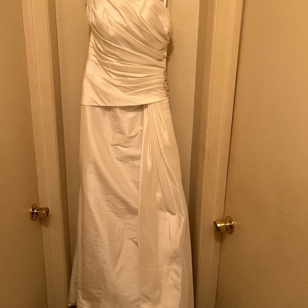 Destiny wedding dress fits 4/6
